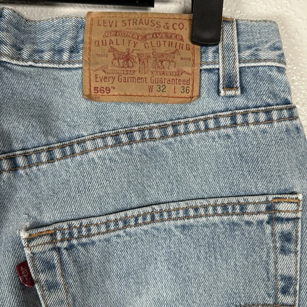 Vintage Levis 569 Loose Straight Fit Jeans Sz 32x36 Made in USA 2000 Light Wash